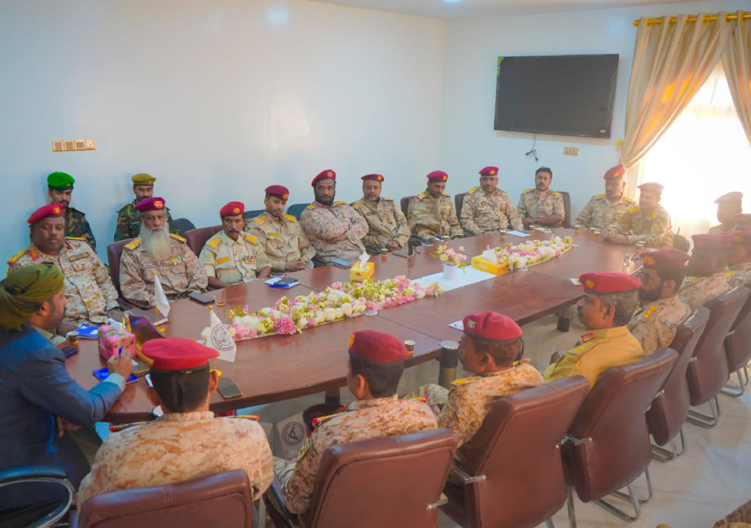 القائد الأعلى لقوات حماية حضرموت يعقد اجتماعًا بقيادة القوات والألوية العسكرية لمناقشة مستجدات الأوضاع وتعزيز الجاهزية القائد الأعلى لقوات حماية حضرموت يعقد اجتماعًا بقيادة القوات والألوية العسكرية لمناقشة مستجدات الأوضاع وتعزيز الجاهزية