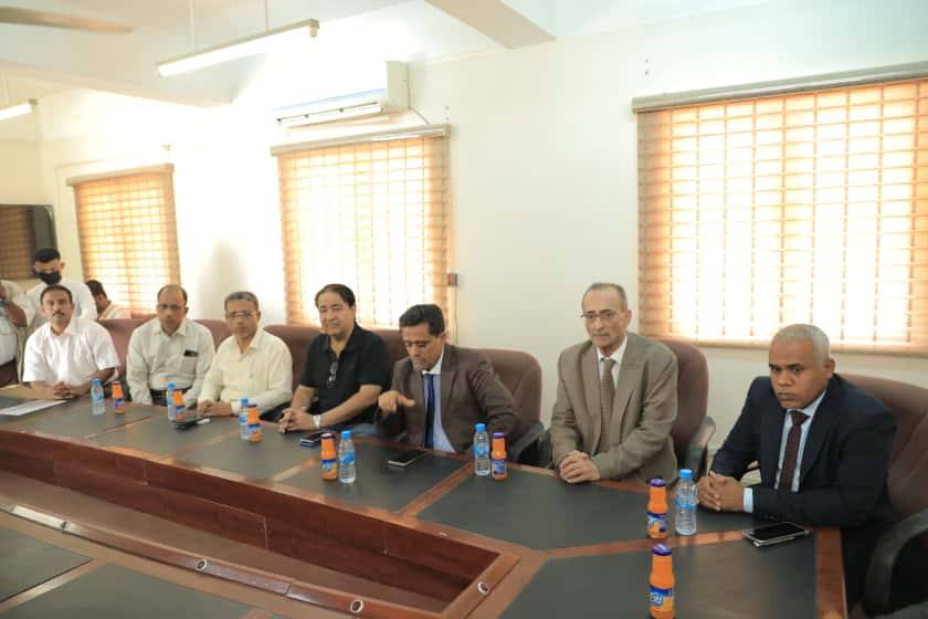 الوكيل العامري يشهد استلام كلية المجتمع بسيئون وسيلة نقل للمواصلات "باص" ضمن القرض الكويتي المقدم للكلية الوكيل العامري يشهد استلام كلية المجتمع بسيئون وسيلة نقل للمواصلات "باص" ضمن القرض الكويتي المقدم للكلية