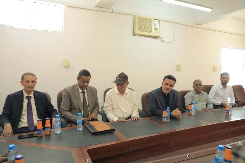 الوكيل العامري يشهد استلام كلية المجتمع بسيئون وسيلة نقل للمواصلات "باص" ضمن القرض الكويتي المقدم للكلية الوكيل العامري يشهد استلام كلية المجتمع بسيئون وسيلة نقل للمواصلات "باص" ضمن القرض الكويتي المقدم للكلية