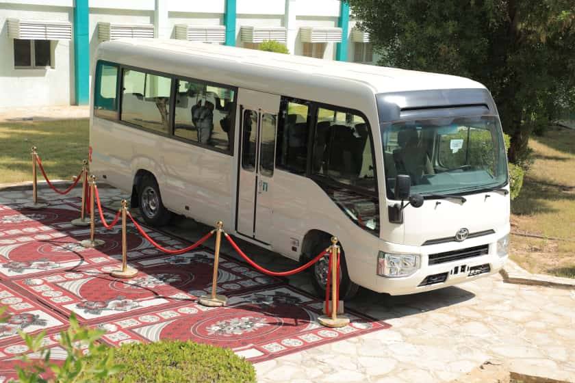 الوكيل العامري يشهد استلام كلية المجتمع بسيئون وسيلة نقل للمواصلات "باص" ضمن القرض الكويتي المقدم للكلية الوكيل العامري يشهد استلام كلية المجتمع بسيئون وسيلة نقل للمواصلات "باص" ضمن القرض الكويتي المقدم للكلية