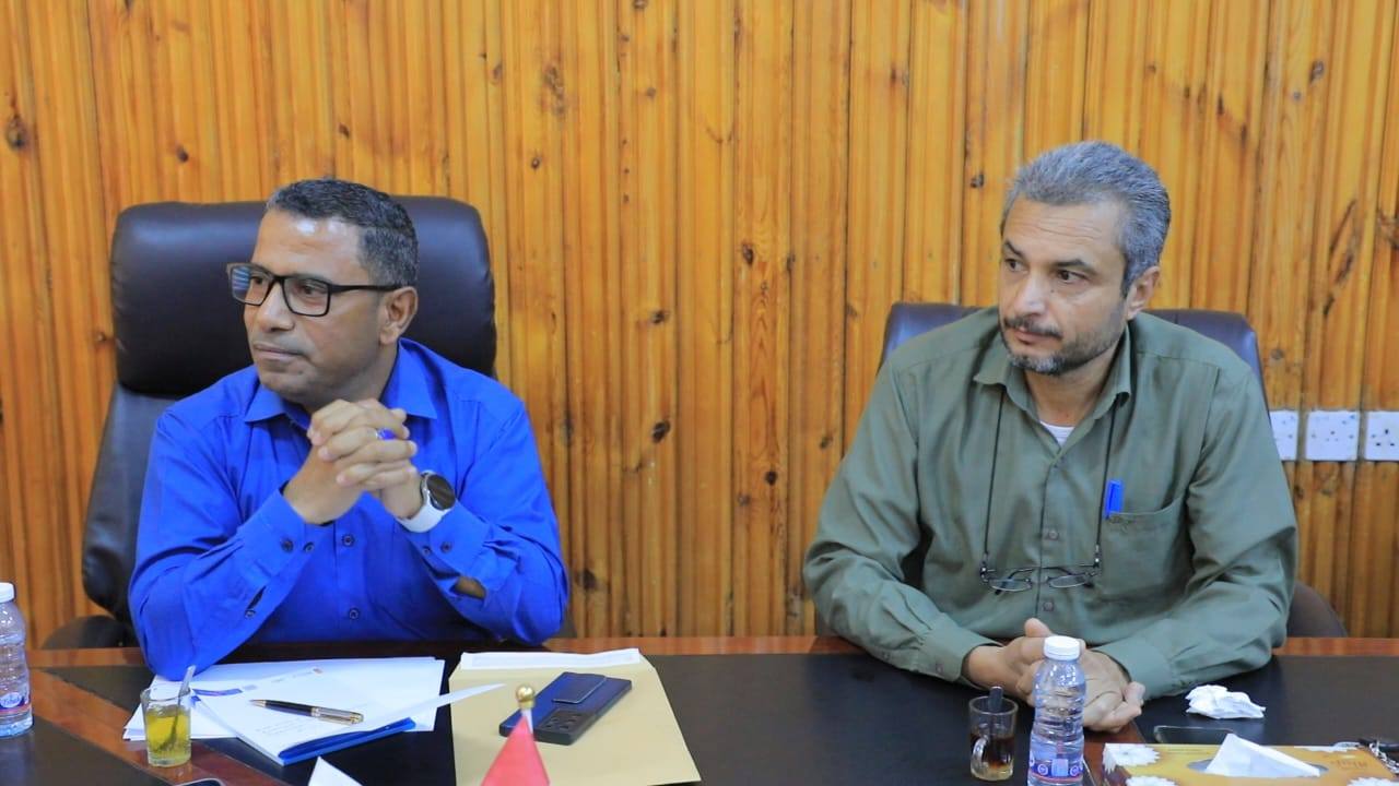 الوكيل العامري يطلع على سير العمل بمؤسسة الاتصالات وخطوات تطوير البنية التحتية لها بمديريات وادي وصحراء حضرموت الوكيل العامري يطلع على سير العمل بمؤسسة الاتصالات وخطوات تطوير البنية التحتية لها بمديريات وادي وصحراء حضرموت