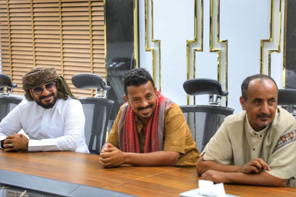 محافظ حضرموت يبحث مع قيادات عدد من الجمعيات السمكية بالريدة وقصيعر سُبل تنظيم عملية الاصطياد والحفاظ على الثروة السمكية محافظ حضرموت يبحث مع قيادات عدد من الجمعيات السمكية بالريدة وقصيعر سُبل تنظيم عملية الاصطياد والحفاظ على الثروة السمكية