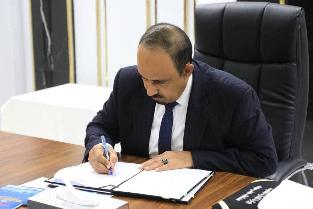 محافظ حضرموت يرعى اتفاقية لاستكمال وترميم سور جامعة حضرموت محافظ حضرموت يرعى اتفاقية لاستكمال وترميم سور جامعة حضرموت