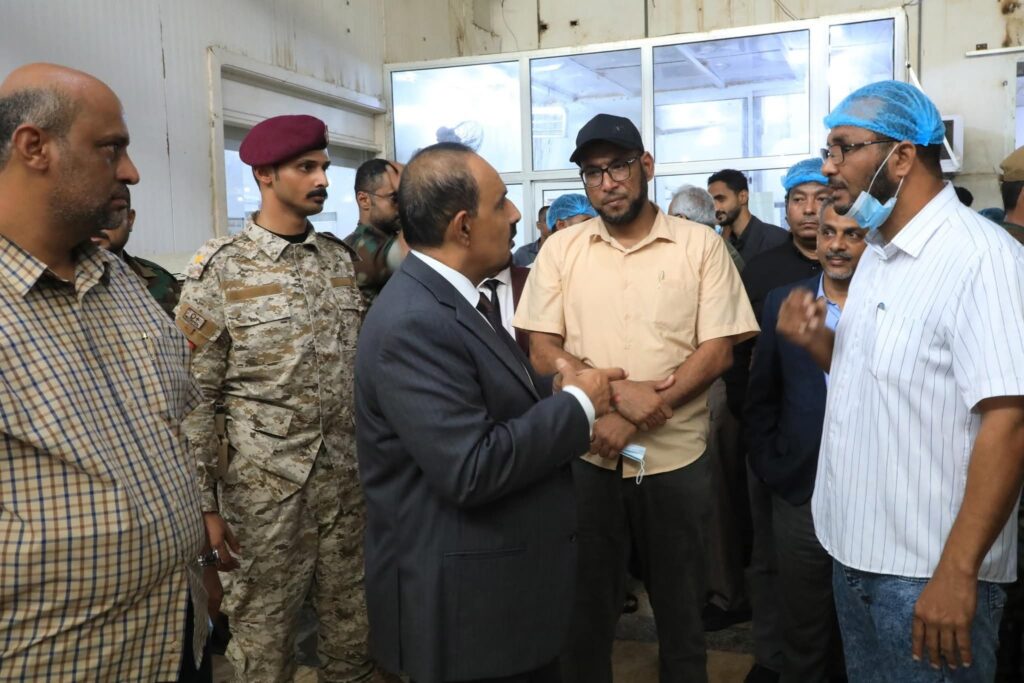 محافظ حضرموت يتفقد مصنع المكلا لتعليب الأسماك ويشيد بمستوى التحديثات المنفذة محافظ حضرموت يتفقد مصنع المكلا لتعليب الأسماك ويشيد بمستوى التحديثات المنفذة