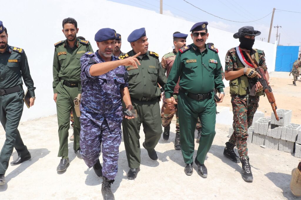 وزير الداخلية يطلع على سير العمل بفرع الهجرة والجوازات والمركز الشرطي النموذجي بالمكلا وزير الداخلية يطلع على سير العمل بفرع الهجرة والجوازات والمركز الشرطي النموذجي بالمكلا