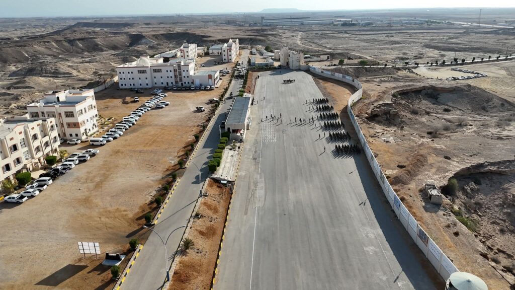 برعاية فخامة الرئيس وبحضور محافظ حضرموت ووزير الداخلية..كلية الشرطة بحضرموت تزّف الدفعة الثانية من "حماة الوطن" بالتزامن مع ذكرى 14 أكتوبر الخالدة برعاية فخامة الرئيس وبحضور محافظ حضرموت ووزير الداخلية..كلية الشرطة بحضرموت تزّف الدفعة الثانية من "حماة الوطن" بالتزامن مع ذكرى 14 أكتوبر الخالدة