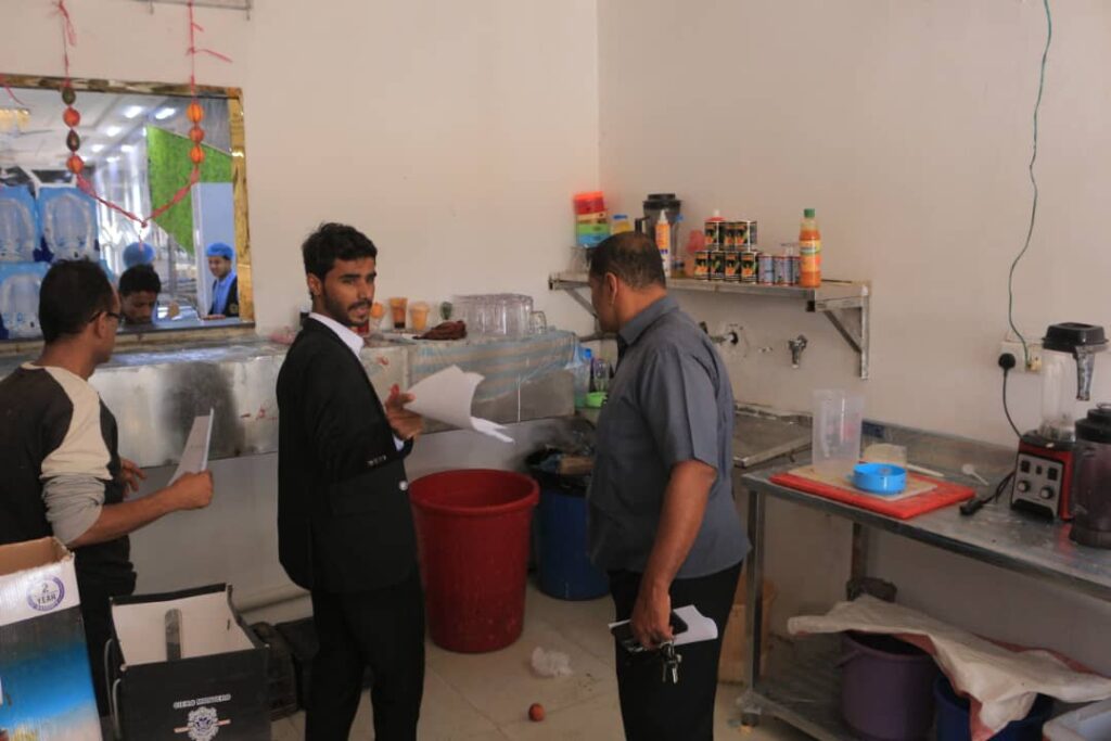 السلطة المحلية بالعبر تشرف على حملة تفتيش واسعة وتضبط مادة مسرطنة السلطة المحلية بالعبر تشرف على حملة تفتيش واسعة وتضبط مادة مسرطنة