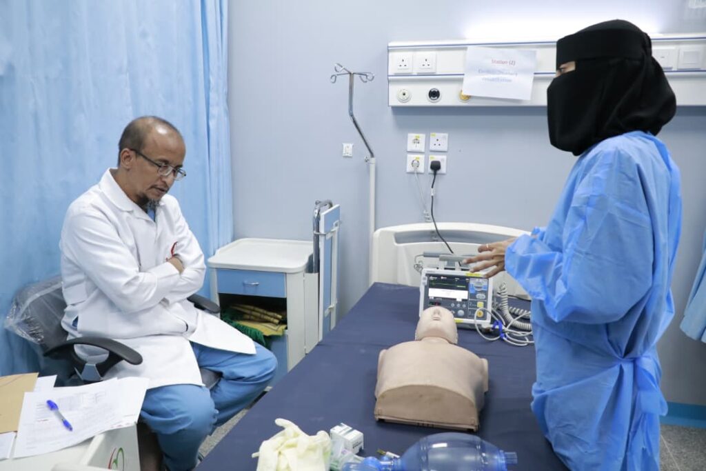 المكلا: مؤسسة الأمل النسوية تختتم امتحانات الدفعة الرابعة من برنامج الرعاية التنفسية في حضرموت المكلا: مؤسسة الأمل النسوية تختتم امتحانات الدفعة الرابعة من برنامج الرعاية التنفسية في حضرموت