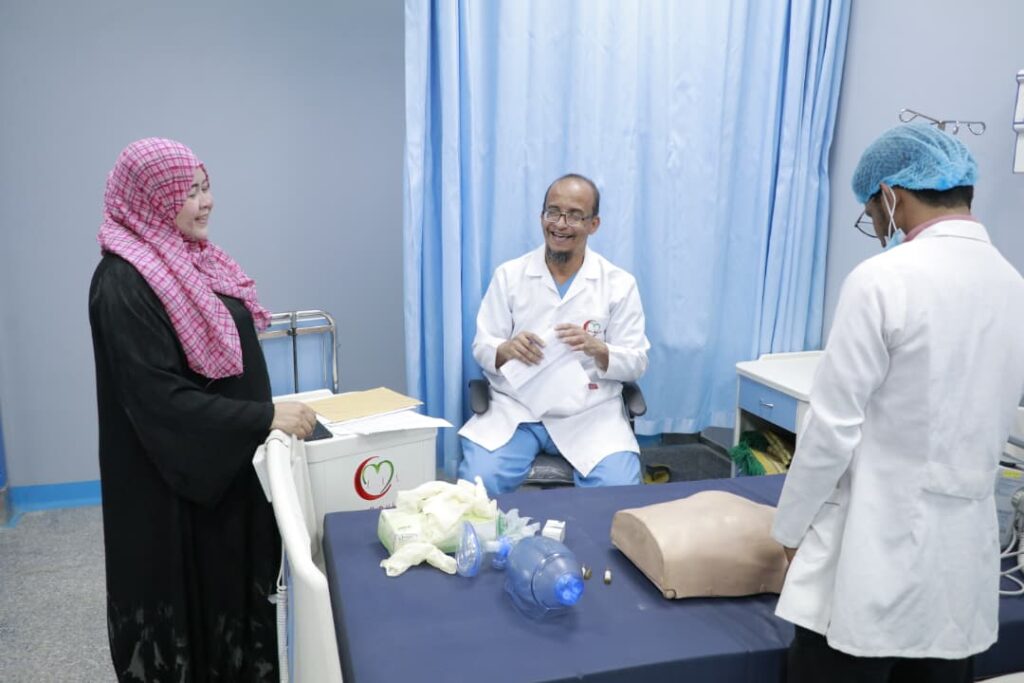 المكلا: مؤسسة الأمل النسوية تختتم امتحانات الدفعة الرابعة من برنامج الرعاية التنفسية في حضرموت المكلا: مؤسسة الأمل النسوية تختتم امتحانات الدفعة الرابعة من برنامج الرعاية التنفسية في حضرموت