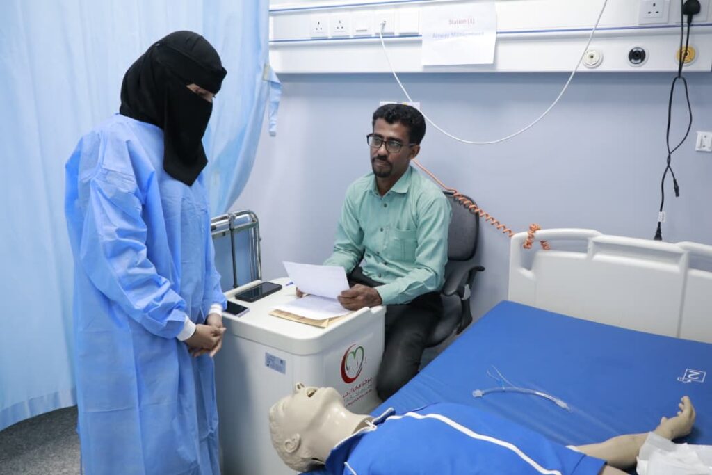 المكلا: مؤسسة الأمل النسوية تختتم امتحانات الدفعة الرابعة من برنامج الرعاية التنفسية في حضرموت المكلا: مؤسسة الأمل النسوية تختتم امتحانات الدفعة الرابعة من برنامج الرعاية التنفسية في حضرموت