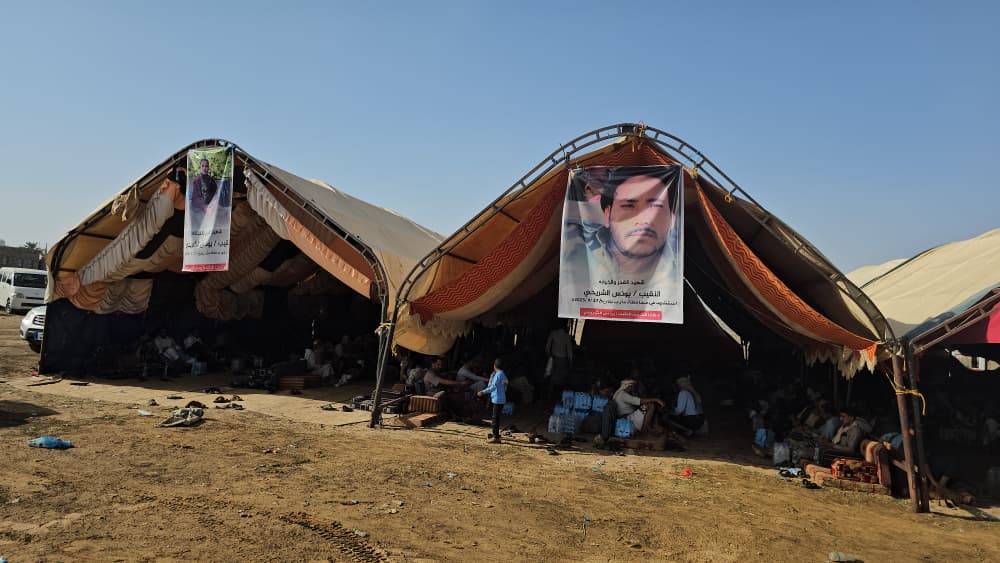 مأرب تشهد لقاءً قبليًا موسعا تضامنًا مع أسرة الشهيد النفيب يونس الشريحي مأرب تشهد لقاءً قبليًا موسعا تضامنًا مع أسرة الشهيد النفيب يونس الشريحي