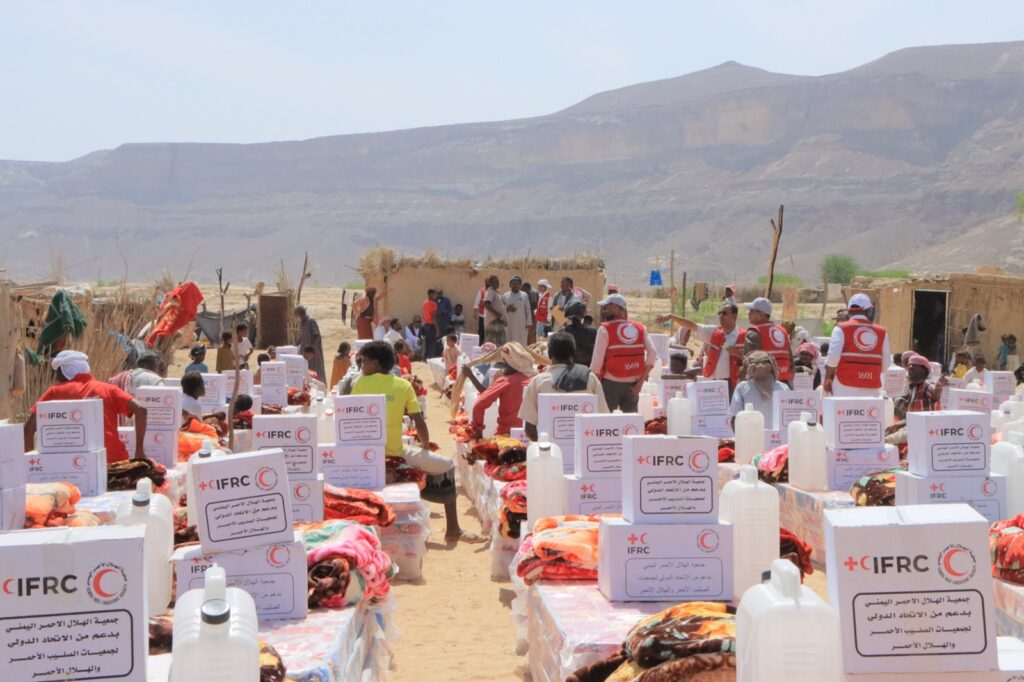 الهلال الأحمر فرع حضرموت يقدم مساعدات إغاثية ايوائية للمتضررين من الامطار والسيول بمديرية السوم الهلال الأحمر فرع حضرموت يقدم مساعدات إغاثية ايوائية للمتضررين من الامطار والسيول بمديرية السوم