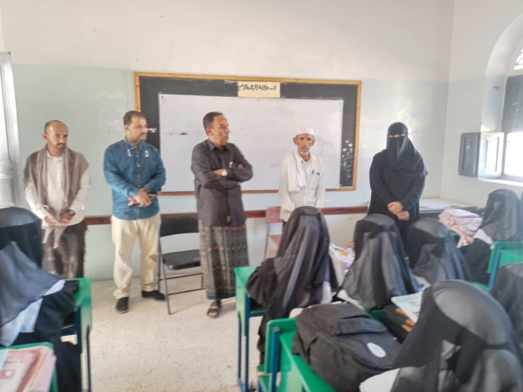 مقيبل والعمودي يتفقدان العملية التعليمية في مدارس دوعن مقيبل والعمودي يتفقدان العملية التعليمية في مدارس دوعن