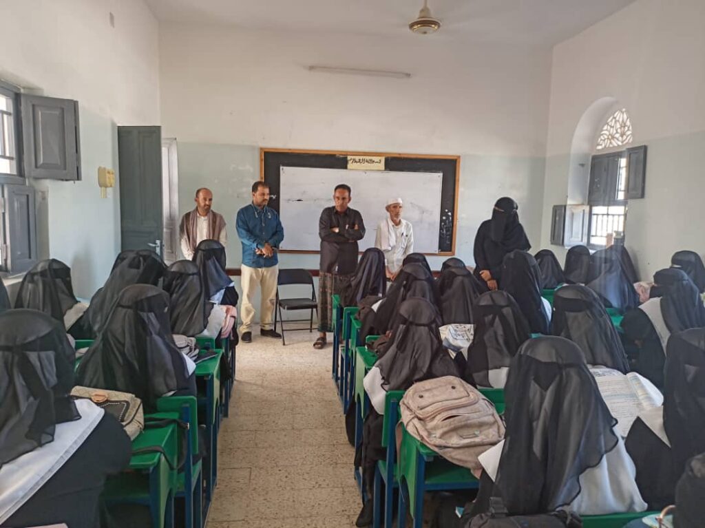 مقيبل والعمودي يتفقدان العملية التعليمية في مدارس دوعن مقيبل والعمودي يتفقدان العملية التعليمية في مدارس دوعن