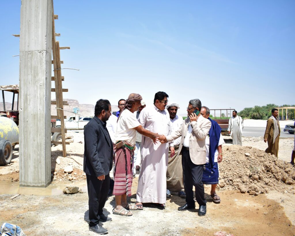 مواصلةً لمبادرة "في بيئتنا نخلة"..مكتب الزراعة بوادي حضرموت يدشّن زراعة النخيل ويزور مصنع البركة بمديرية وادي العين وحورة "شاهد الصور" مواصلةً لمبادرة "في بيئتنا نخلة"..مكتب الزراعة بوادي حضرموت يدشّن زراعة النخيل ويزور مصنع البركة بمديرية وادي العين وحورة "شاهد الصور"