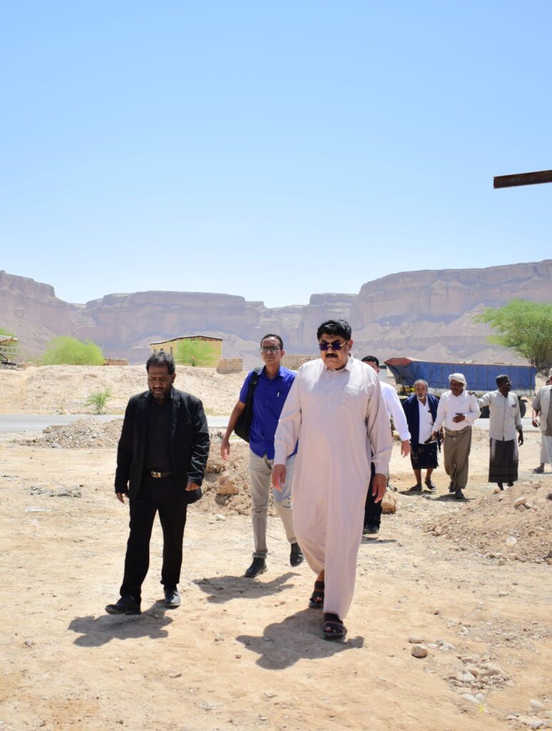 مواصلةً لمبادرة "في بيئتنا نخلة"..مكتب الزراعة بوادي حضرموت يدشّن زراعة النخيل ويزور مصنع البركة بمديرية وادي العين وحورة "شاهد الصور" مواصلةً لمبادرة "في بيئتنا نخلة"..مكتب الزراعة بوادي حضرموت يدشّن زراعة النخيل ويزور مصنع البركة بمديرية وادي العين وحورة "شاهد الصور"