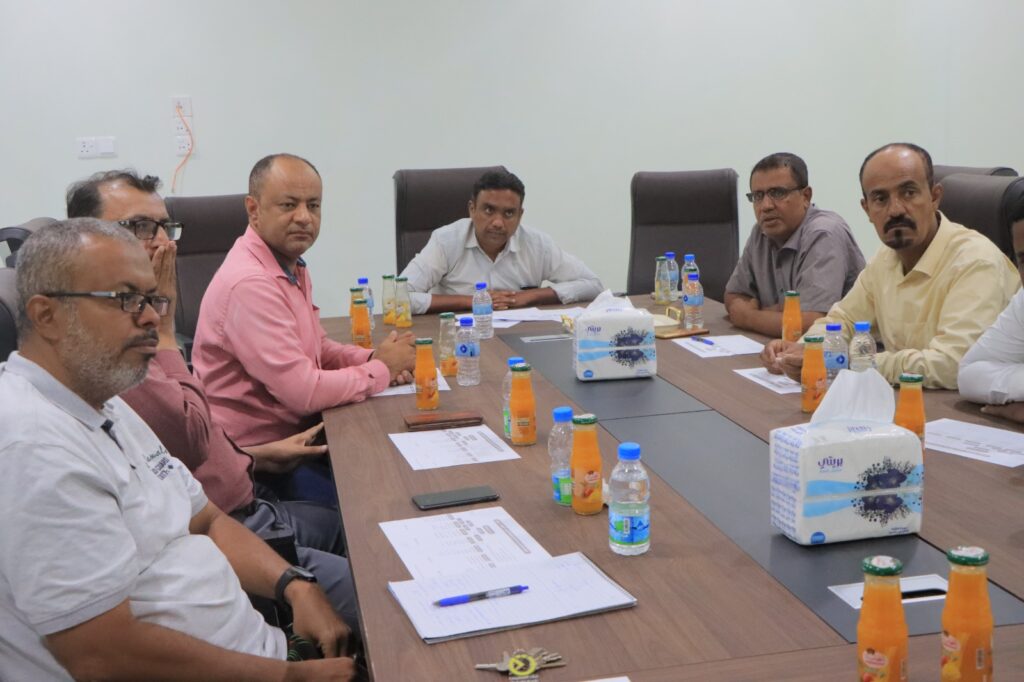 بحضور الوكيل العامري .. مناقشة الإجراءات الإدارية والفنية لتشغيل مستشفى المدينة الخيري بسيئون بحضور الوكيل العامري .. مناقشة الإجراءات الإدارية والفنية لتشغيل مستشفى المدينة الخيري بسيئون