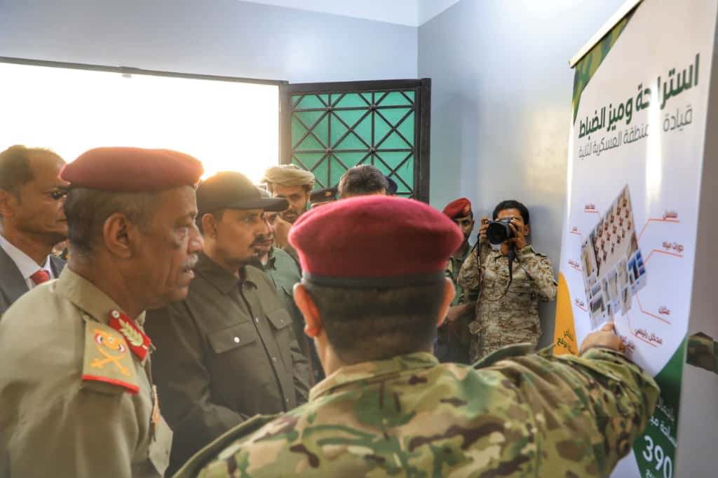 ضمن الاحتفالات بذكرى 14 أكتوبر المجيدة .. محافظ حضرموت يفتتح "استراحة وميز الضباط" بقيادة المنطقة العسكرية الثانية في إطار تعزيز بيئة العمل العسكري ضمن الاحتفالات بذكرى 14 أكتوبر المجيدة .. محافظ حضرموت يفتتح "استراحة وميز الضباط" بقيادة المنطقة العسكرية الثانية في إطار تعزيز بيئة العمل العسكري