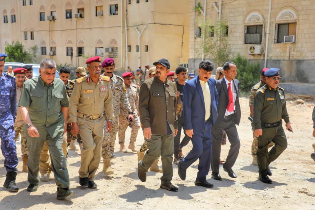 ضمن الاحتفالات بذكرى 14 أكتوبر المجيدة .. محافظ حضرموت يفتتح "استراحة وميز الضباط" بقيادة المنطقة العسكرية الثانية في إطار تعزيز بيئة العمل العسكري ضمن الاحتفالات بذكرى 14 أكتوبر المجيدة .. محافظ حضرموت يفتتح "استراحة وميز الضباط" بقيادة المنطقة العسكرية الثانية في إطار تعزيز بيئة العمل العسكري