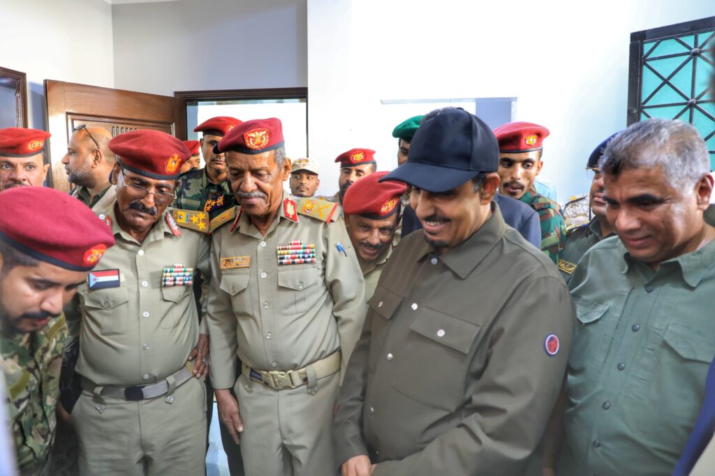 ضمن الاحتفالات بذكرى 14 أكتوبر المجيدة .. محافظ حضرموت يفتتح "استراحة وميز الضباط" بقيادة المنطقة العسكرية الثانية في إطار تعزيز بيئة العمل العسكري ضمن الاحتفالات بذكرى 14 أكتوبر المجيدة .. محافظ حضرموت يفتتح "استراحة وميز الضباط" بقيادة المنطقة العسكرية الثانية في إطار تعزيز بيئة العمل العسكري