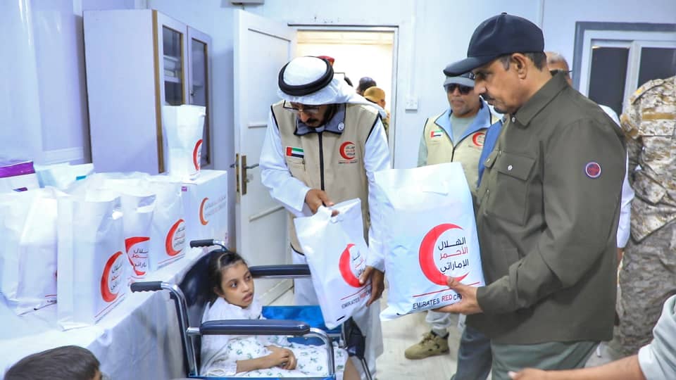 محافظ حضرموت يدشن مشروع "نهر الحياة" بتمويل من الهلال الأحمر الإماراتي لدعم علاج الأطفال محافظ حضرموت يدشن مشروع "نهر الحياة" بتمويل من الهلال الأحمر الإماراتي لدعم علاج الأطفال