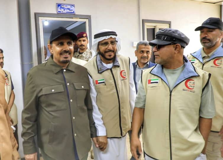 محافظ حضرموت يدشن مشروع "نهر الحياة" بتمويل من الهلال الأحمر الإماراتي لدعم علاج الأطفال محافظ حضرموت يدشن مشروع "نهر الحياة" بتمويل من الهلال الأحمر الإماراتي لدعم علاج الأطفال
