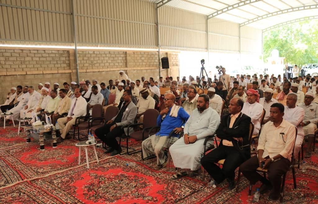 وكيل حضرموت المساعد يفتتح مشروع "إنارة درب 3" بمديرية تريم وكيل حضرموت المساعد يفتتح مشروع "إنارة درب 3" بمديرية تريم