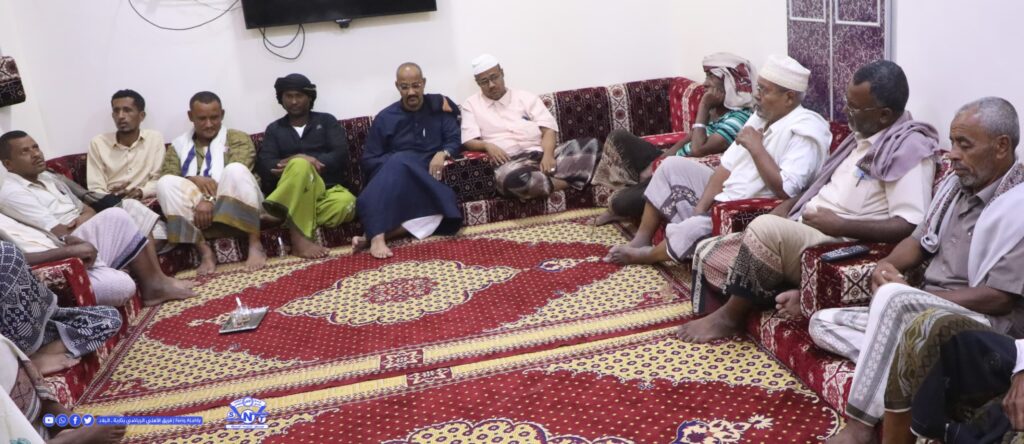 وفد من فريق الأهلي بتاربة يزور الأستاذ خالد باجندوح للاطمئنان على صحته وفد من فريق الأهلي بتاربة يزور الأستاذ خالد باجندوح للاطمئنان على صحته