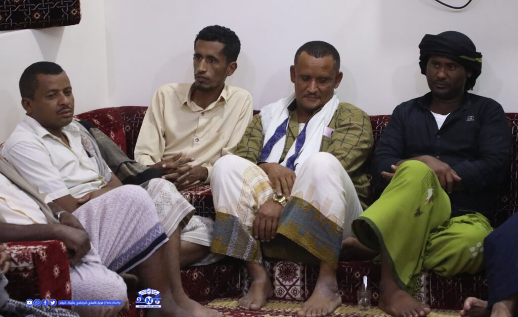 وفد من فريق الأهلي بتاربة يزور الأستاذ خالد باجندوح للاطمئنان على صحته وفد من فريق الأهلي بتاربة يزور الأستاذ خالد باجندوح للاطمئنان على صحته