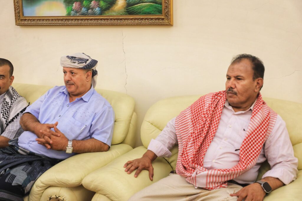 محافظ حضرموت يصل سيئون ويناقش الأوضاع الخدمية والأمنية مع قيادات السلطة المحلية والعسكرية محافظ حضرموت يصل سيئون ويناقش الأوضاع الخدمية والأمنية مع قيادات السلطة المحلية والعسكرية
