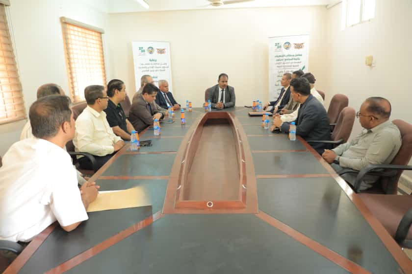 الوكيل العامري يشهد استلام كلية المجتمع بسيئون وسيلة نقل للمواصلات "باص" ضمن القرض الكويتي المقدم الوكيل العامري يشهد استلام كلية المجتمع بسيئون وسيلة نقل للمواصلات "باص" ضمن القرض الكويتي المقدم