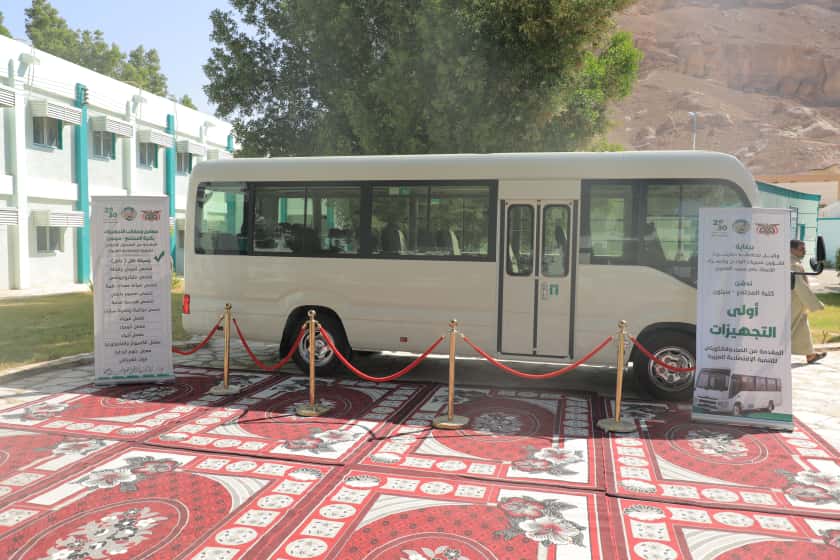 الوكيل العامري يشهد استلام كلية المجتمع بسيئون وسيلة نقل للمواصلات "باص" ضمن القرض الكويتي المقدم الوكيل العامري يشهد استلام كلية المجتمع بسيئون وسيلة نقل للمواصلات "باص" ضمن القرض الكويتي المقدم