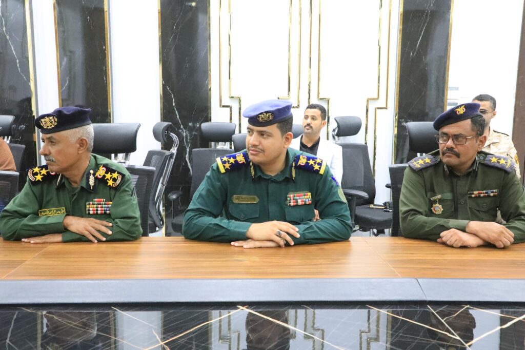 خلال لقاء محافظ حضرموت بهم اليوم .. قيادات وزارة الداخلية تُشيد بانضباط أمن حضرموت وتصفه بالنموذج الوطني.. والمحافظ يؤكد: وضع الأمن في صدارة الأولويات خلال لقاء محافظ حضرموت بهم اليوم .. قيادات وزارة الداخلية تُشيد بانضباط أمن حضرموت وتصفه بالنموذج الوطني.. والمحافظ يؤكد: وضع الأمن في صدارة الأولويات