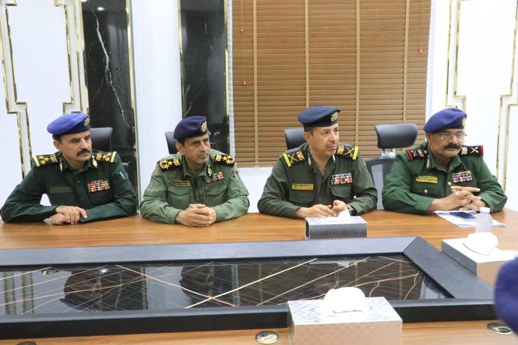 خلال لقاء محافظ حضرموت بهم اليوم .. قيادات وزارة الداخلية تُشيد بانضباط أمن حضرموت وتصفه بالنموذج الوطني.. والمحافظ يؤكد: وضع الأمن في صدارة الأولويات خلال لقاء محافظ حضرموت بهم اليوم .. قيادات وزارة الداخلية تُشيد بانضباط أمن حضرموت وتصفه بالنموذج الوطني.. والمحافظ يؤكد: وضع الأمن في صدارة الأولويات