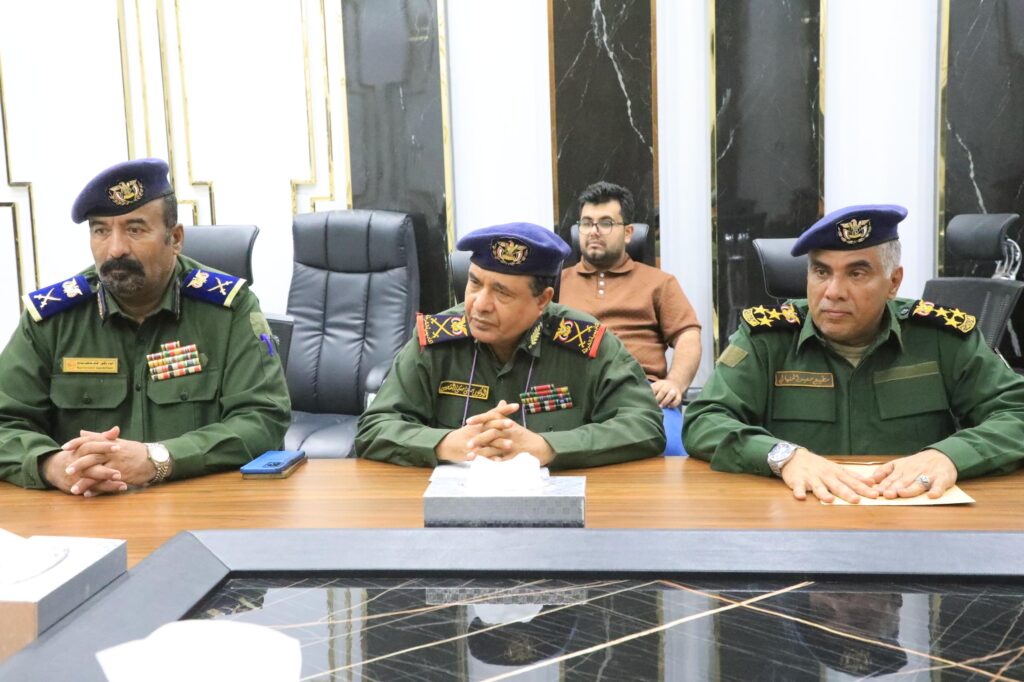 خلال لقاء محافظ حضرموت بهم اليوم .. قيادات وزارة الداخلية تُشيد بانضباط أمن حضرموت وتصفه بالنموذج الوطني.. والمحافظ يؤكد: وضع الأمن في صدارة الأولويات خلال لقاء محافظ حضرموت بهم اليوم .. قيادات وزارة الداخلية تُشيد بانضباط أمن حضرموت وتصفه بالنموذج الوطني.. والمحافظ يؤكد: وضع الأمن في صدارة الأولويات