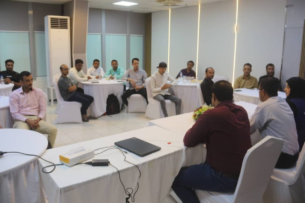 اختتام فعاليات الدورة التدريبية لمسؤولي بيانات برنامج النظام الالكتروني للإندار المبكر بالمكلا اختتام فعاليات الدورة التدريبية لمسؤولي بيانات برنامج النظام الالكتروني للإندار المبكر بالمكلا