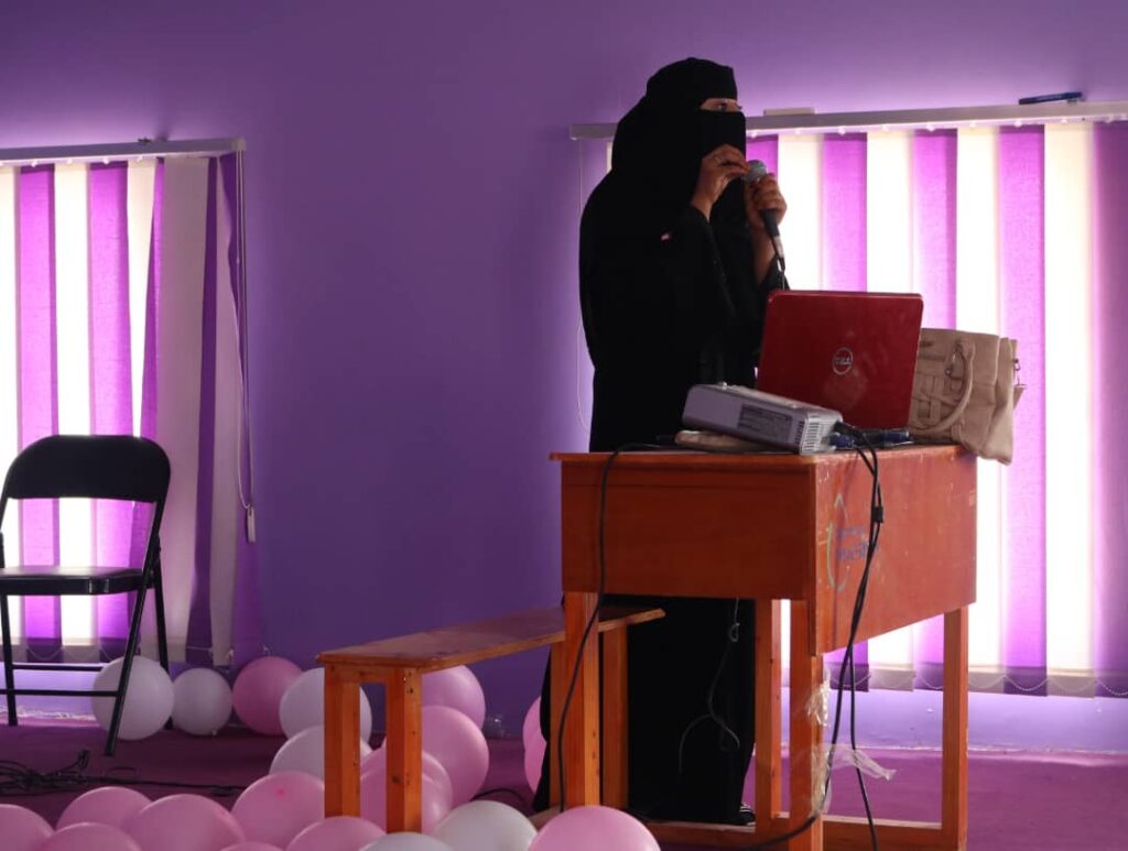 مؤسسة حضرموت لمكافحة السرطان تنظم محاضرة توعوية في غيل بن يمين حول سرطان الثدي مؤسسة حضرموت لمكافحة السرطان تنظم محاضرة توعوية في غيل بن يمين حول سرطان الثدي