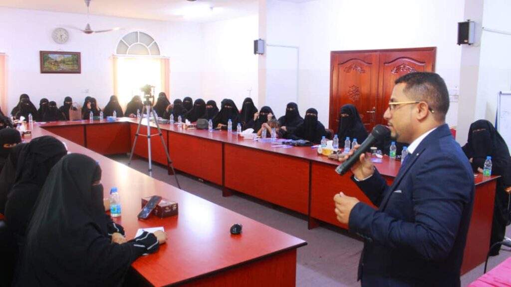 ورشة عمل في سيئون حول تحديد احتياجات مالكات المشاريع ورشة عمل في سيئون حول تحديد احتياجات مالكات المشاريع