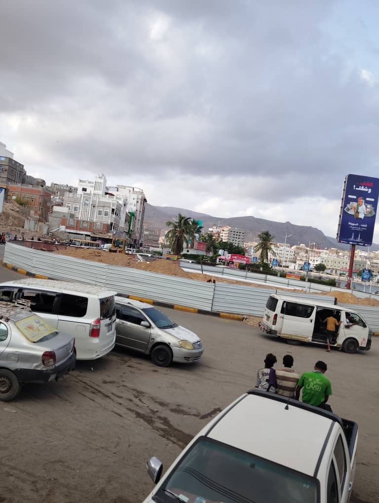 المكلا : بدء أعمال ترميم وصيانة جولة ودورا بن عزوان "صور" المكلا : بدء أعمال ترميم وصيانة جولة ودورا بن عزوان "صور"