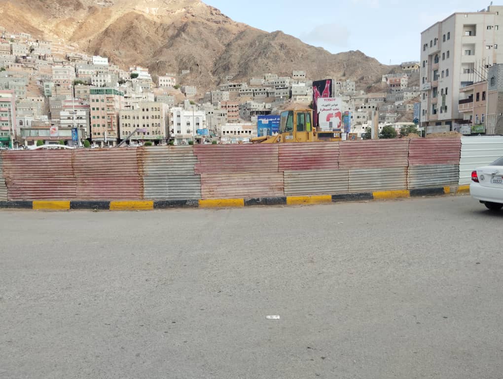 المكلا : بدء أعمال ترميم وصيانة جولة ودورا بن عزوان "صور" المكلا : بدء أعمال ترميم وصيانة جولة ودورا بن عزوان "صور"