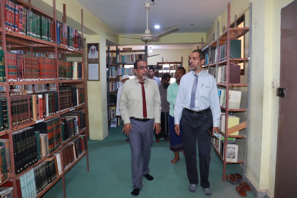 أستاذ التاريخ بجامعة عدن ومؤلف الموسوعة اليافعية الدكتور نادر العمري يزور جامعة الأحقاف أستاذ التاريخ بجامعة عدن ومؤلف الموسوعة اليافعية الدكتور نادر العمري يزور جامعة الأحقاف