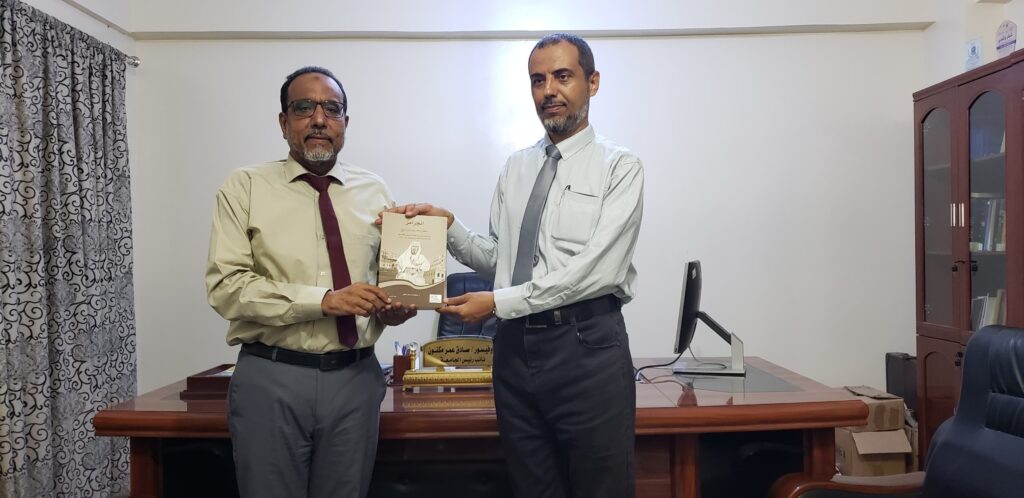 أستاذ التاريخ بجامعة عدن ومؤلف الموسوعة اليافعية الدكتور نادر العمري يزور جامعة الأحقاف أستاذ التاريخ بجامعة عدن ومؤلف الموسوعة اليافعية الدكتور نادر العمري يزور جامعة الأحقاف