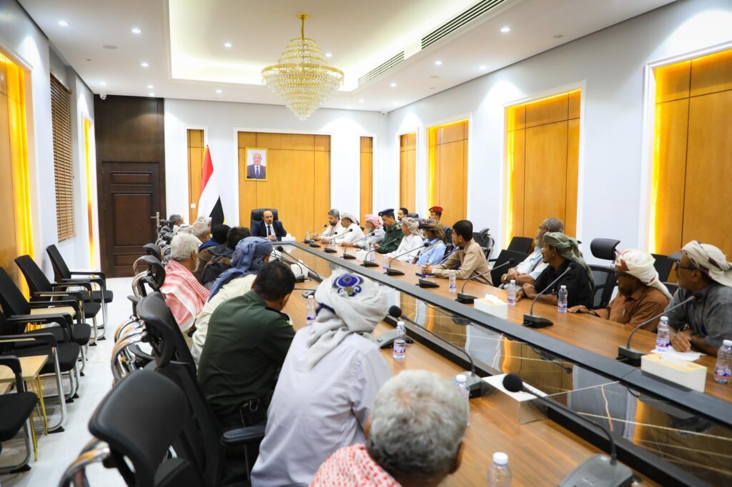 محافظ حضرموت يلتقي وفدًا من قبيلة العوابثة لمناقشة تطورات قضية مقتل "الشاب عوض عبدالله العوبثاني" محافظ حضرموت يلتقي وفدًا من قبيلة العوابثة لمناقشة تطورات قضية مقتل "الشاب عوض عبدالله العوبثاني"