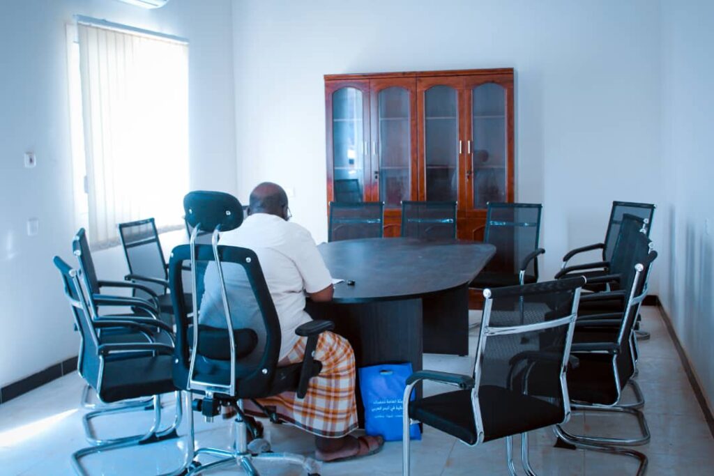 مدير هيئة المصائد السمكية في بروم ميفع يتفقد مشروع تأثيت موقع الانزال السمكي بمنطقة حصيحصة . مدير هيئة المصائد السمكية في بروم ميفع يتفقد مشروع تأثيت موقع الانزال السمكي بمنطقة حصيحصة .