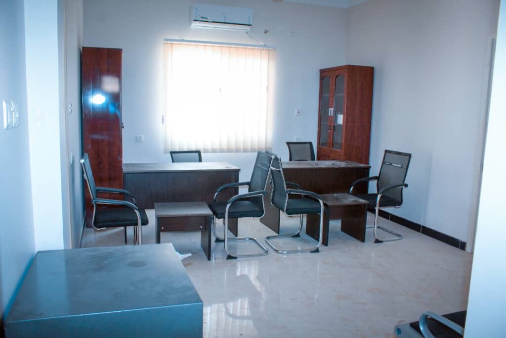 مدير هيئة المصائد السمكية في بروم ميفع يتفقد مشروع تأثيت موقع الانزال السمكي بمنطقة حصيحصة . مدير هيئة المصائد السمكية في بروم ميفع يتفقد مشروع تأثيت موقع الانزال السمكي بمنطقة حصيحصة .