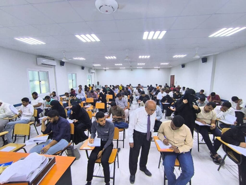 عميد كلية الطب بسيئون يتفقد سير امتحانات المجلس الطبي الأعلى عميد كلية الطب بسيئون يتفقد سير امتحانات المجلس الطبي الأعلى