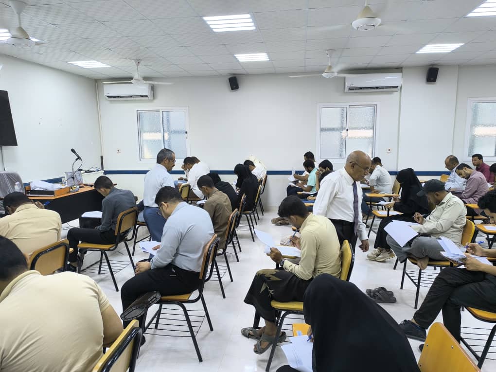 عميد كلية الطب بسيئون يتفقد سير امتحانات المجلس الطبي الأعلى عميد كلية الطب بسيئون يتفقد سير امتحانات المجلس الطبي الأعلى