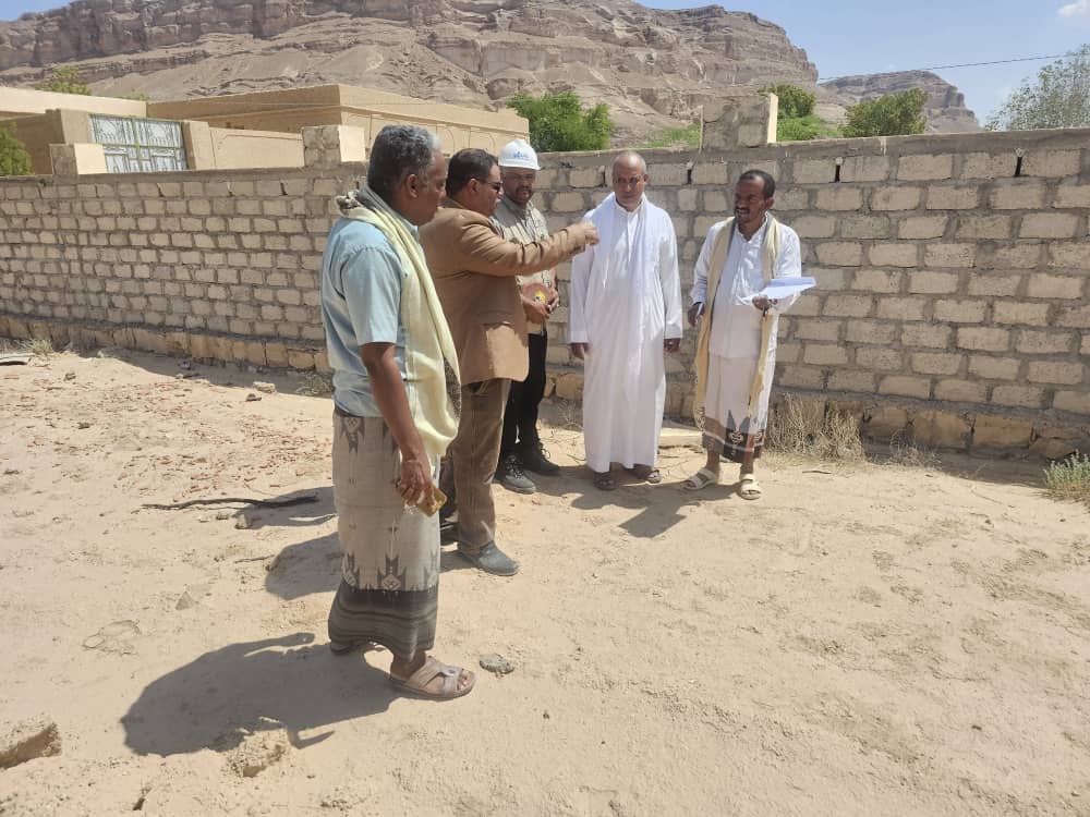 بتمويل السلطة المحلية من البرنامج الاستثماري تسليم موقع مشروع بناء سكن أطباء بمستشفى السوم مديرية السوم بتمويل السلطة المحلية من البرنامج الاستثماري تسليم موقع مشروع بناء سكن أطباء بمستشفى السوم مديرية السوم