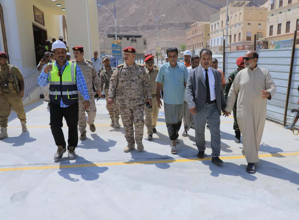 الوكيل العامري يتفقد عددًا من المشاريع التنموية بمديرية القطن ويشيد بمستوى الإنجاز فيها الوكيل العامري يتفقد عددًا من المشاريع التنموية بمديرية القطن ويشيد بمستوى الإنجاز فيها