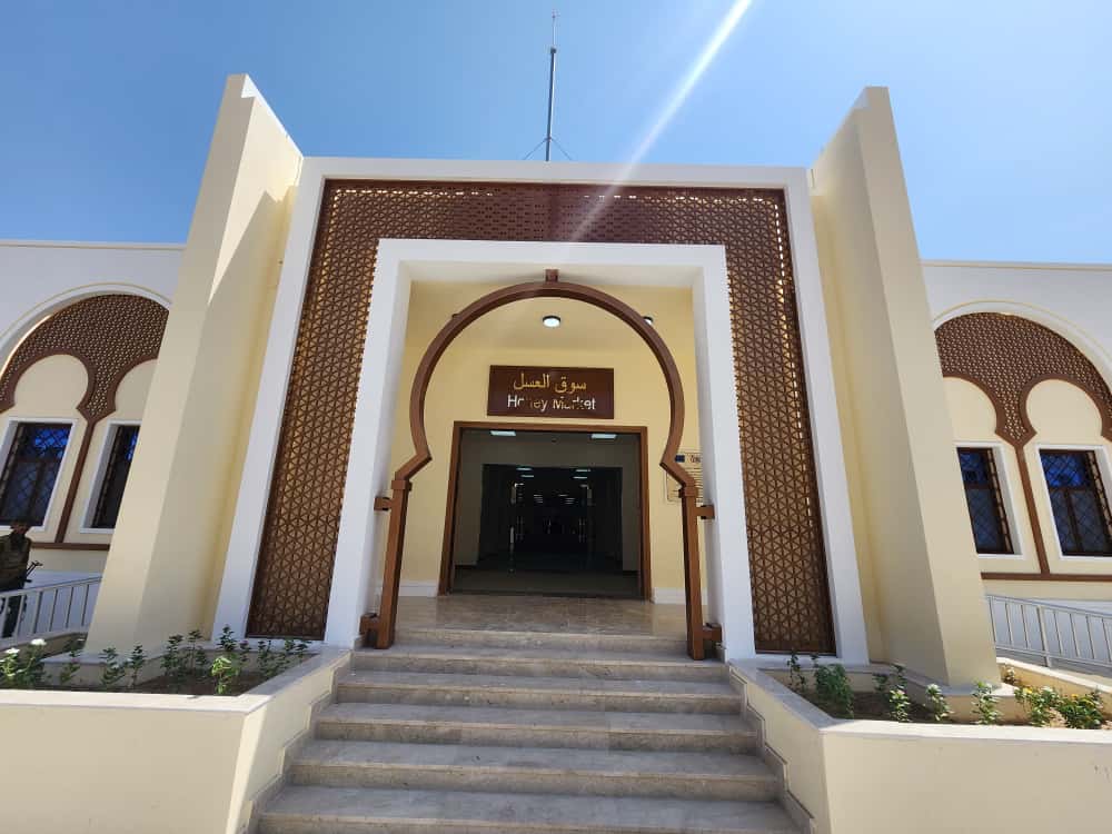 الوكيل العامري يتفقد عددًا من المشاريع التنموية بمديرية القطن ويشيد بمستوى الإنجاز فيها الوكيل العامري يتفقد عددًا من المشاريع التنموية بمديرية القطن ويشيد بمستوى الإنجاز فيها